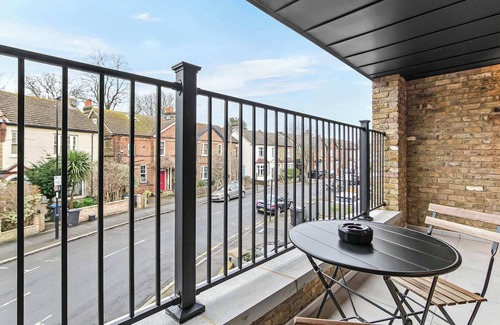 Addiscombe Apartment | Modern 2 Bedroom Stay, Balcony, East Croydon
