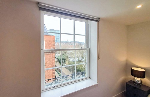 West Kensington Apartment | Modern 2 Bedroom 2 Bathroom Apartment