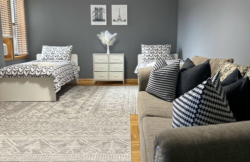 Manhattan Beach Apartment | Modern 2 bedroom apartment, 5 minute walking to ocean