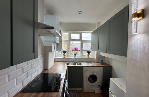 Harrow Road Apartment | Modern 2-Bedroom Apartment North Paddington City of Westminster
