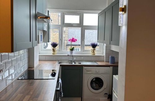 Harrow Road Apartment | Modern 2-Bedroom Apartment North Paddington City of Westminster