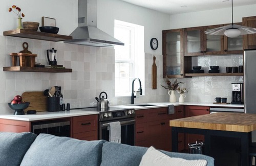 Kaslo Condo | Modern 2 bedroom apartment located in a building built in 1896