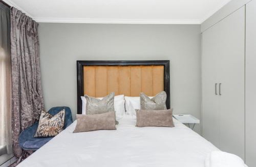 Lone Hill Apartment | Modern 2 Bedroom apartment with club house pool