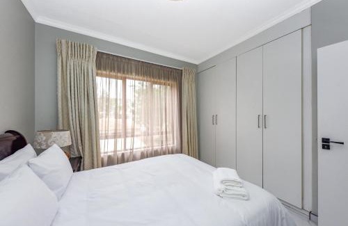 Lone Hill Apartment | Modern 2 Bedroom apartment with club house pool