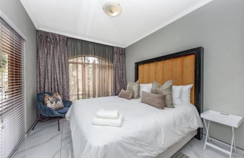Lone Hill Apartment | Modern 2 Bedroom apartment with club house pool