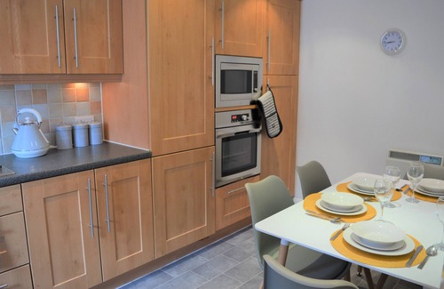 Blackpool Apartment | Modern 2 Bedroom Apt with parking - Blackpool