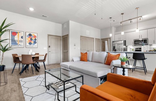 Montopolis Apartment | Modern 2-bedroom close to Airport & Downtown - Pool, Gym & Balcony