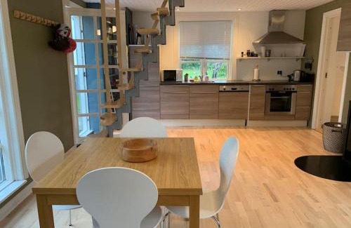 Taarnby Municipality House | Modern 2 bedroom cottage close to airport and town - sleeps 8
