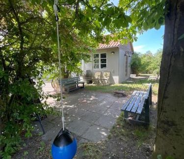 Taarnby Municipality House | Modern 2 bedroom cottage close to airport and town - sleeps 8