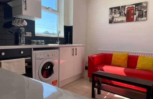 Castle Apartment | Modern 2 Bedroom Flat in Robert street, Swansea