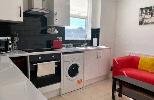 Castle Apartment | Modern 2 Bedroom Flat in Robert street, Swansea