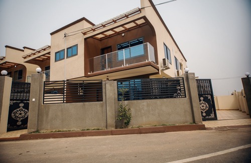 Aiyimensa House | Modern 2 bedroom fully furnished townhouse in a gated community near Aburi