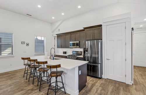 Flagstaff House | Modern 2 bedroom home with free parking