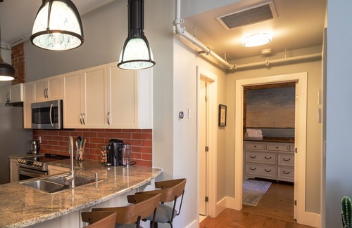 Inner Harbour Apartment | Modern 2 Bedroom Loft Downtown Kingston