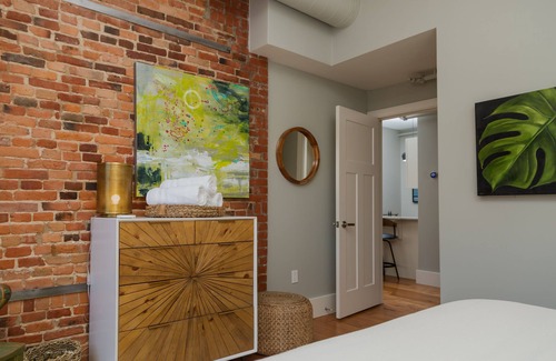 Inner Harbour Apartment | Modern 2 Bedroom Loft Downtown Kingston