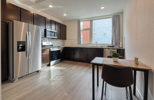 Raynolds Addition House | Modern 2 bedroom townhome in Downtown Albuquerque with a rooftop balcony.