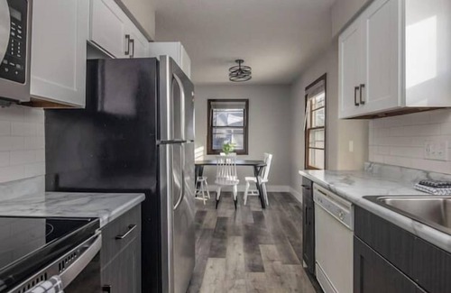 Clive House | Modern 2 Bedroom Townhouse in Quiet Neighborhood