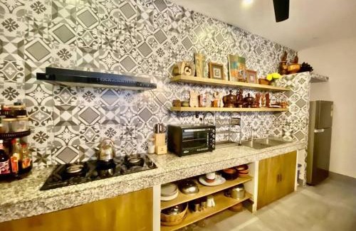 Kampot House | Modern 2-bedroom townhouse with rooftop terrace
