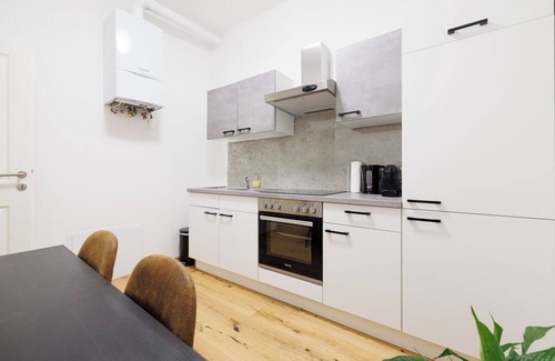 Matzleinsdorf Apartment | Modern 2 BR 4 PAX near subway