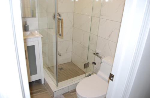 Richmond Hill Apartment | Modern 2-BR Basement Apartment