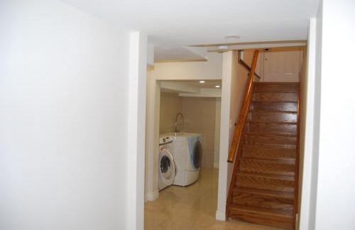 Richmond Hill Apartment | Modern 2-BR Basement Apartment