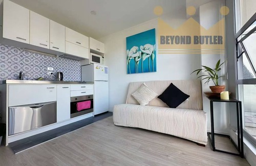 Grafton Apartment | Modern 2B1B on Queen St with Free Gym