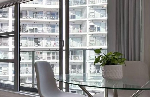 Grafton Apartment | Modern 2B1B on Queen St with Free Gym