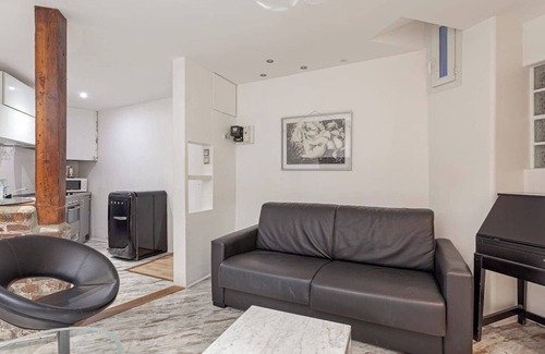 16th Arrondissement Apartment | Modern 2BD Apart, 14 Min from the Eiffel Tower!