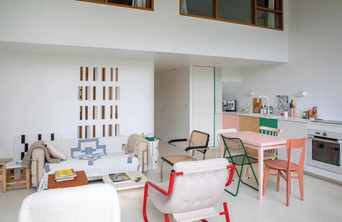 Combat Apartment | Modern 2BD Apartment with Balcony, Buttes Chaumont