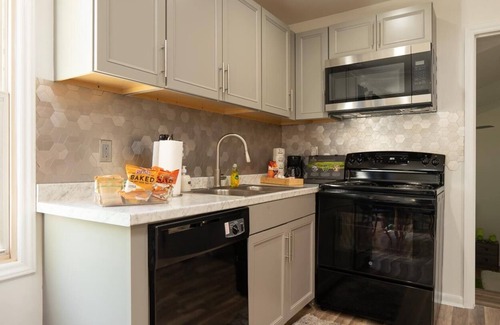 Greensboro Apartment | Modern 2bd