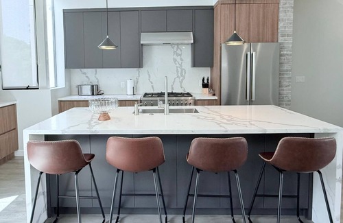 Valley Village House | Modern 2BD3.5BA +Bonus room near Universal Studio