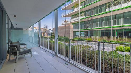 Marvila Apartment | Modern 2BDR Apartment with Garage by LovelyStay