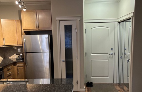 Southeast Edmonton Apartment | Modern 2bed 1bath condo with free gym and underground parking