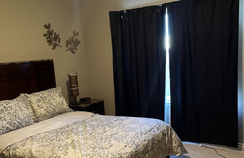 Southeast Edmonton Apartment | Modern 2bed 1bath condo with free gym and underground parking