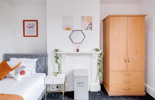Harborne Apartment | Modern 2BED Apartment Great Location, Netflix & Disney, Sleeps 6