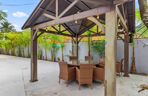 Grandview Heights House | Modern 2BR 1BA Oasis Heated Pool N/Downtown