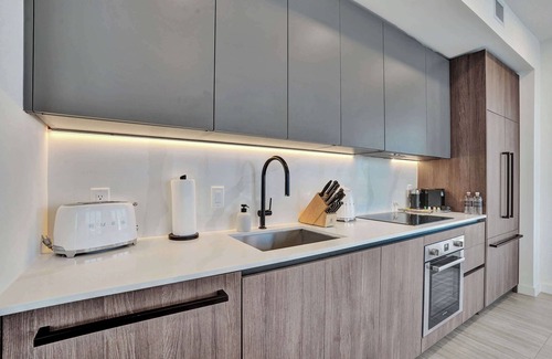 North Beach Condo | Modern 2BR/2 BA with Ocean Views | Prime Miami Beach Stay
