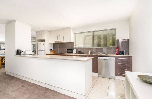 Turner Apartment | Modern 2BR 2BA Apartment Close to City & ANU