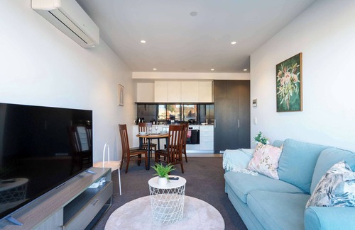 Hawthorn East Apartment | Modern 2BR Apartment with Smart TV and Views