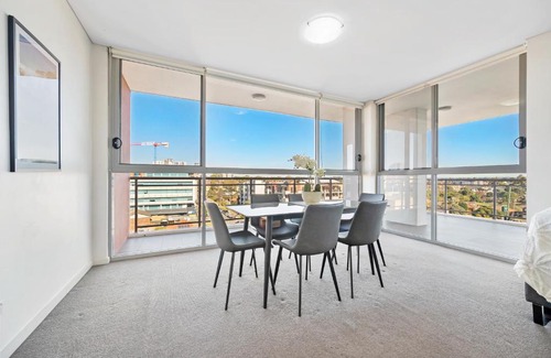 Liverpool Apartment | Modern 2Br Apt close to ShoppingTrainHospital