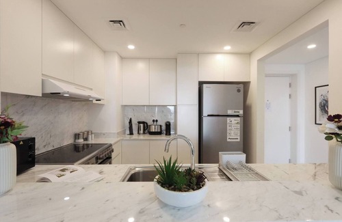 Umm Suqeim 3 Apartment | Modern 2BR, Close to Souk Madinat and Waterpark