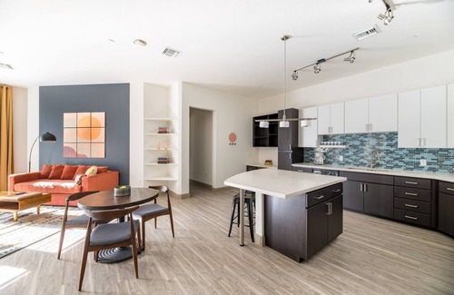 Tempe Apartment | Modern 2BR CozySuites on the Town Lake waterfront! 06