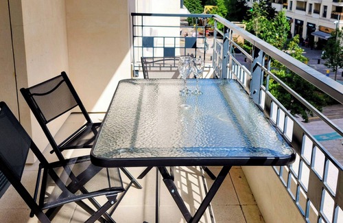 Saint-Ouen Apartment | Modern 2BR | balcony | secured parking | metro 14