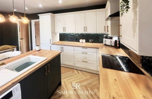 Hyde House | Modern 2BR | Upto 20%OFF | Contractors & Families
