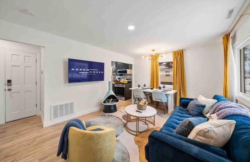 South Bend House | Modern 2BR House Notre Dame, Downtown & Casino