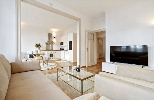 Gare Apartment | Modern 2BR in Gare: Wi-Fi, Kitchen, Washer/Dryer