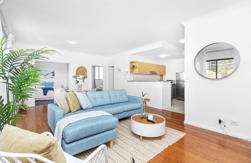 East Perth Apartment | Modern 2BR Pool Gym Parking