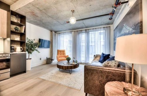 Cite Multimedia Apartment | Modern 2BR Suite Old Montreal F3