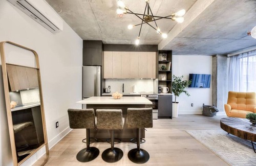 Cite Multimedia Apartment | Modern 2BR Suite Old Montreal F3