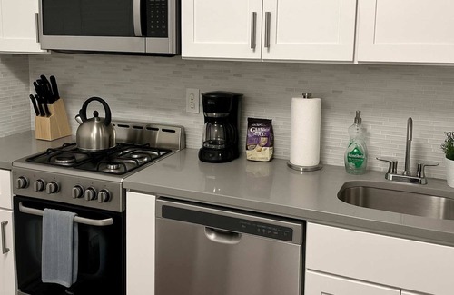 Boystown Apartment | Modern 2BR with Reliable Wi-Fi